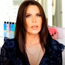 Superman didn't have blonde hair with black roots. 🦸🏼‍♂️