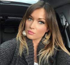 Les mystères de l'amour (english title: Elsa Esnoult Se Confie Fanny De Lmdla Et Sur Un 2nd Album Prevu Les Mysteres De L Amour Nouveautes Tele Com