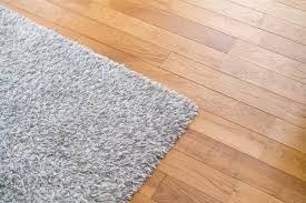 Es gibt unterschiedliche arten ob der laminatboden auf den teppich verlegt werden darf, trennen sich die meinungen der handwerker. Teppich Auf Fussbodenheizung Was Beachten Heizung De