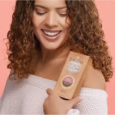 Amazon.com: Jergens Natural Glow Self Tanner Face Moisturizer with SPF 20  Facial Sunscreen, Medium to Deep Skin Tone, Sunless Tanning, Oil Free,  Broad Spectrum Protection UVA and UVB, 2 oz (Packaging May