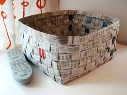 Basteln Mit Zeitungspapier Macht Spass Und Tut Der Natur Wohl Basteln Mit Zeitungspapier Kreative Handwerke Zeitungshandwerk