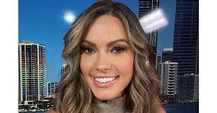 Lisa Booth's Instagram, Twitter & Facebook