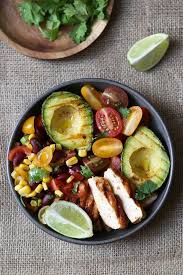 Salade Au Poulet Et Avocat Grille Recette Recettes De Cuisine Salade Mexicaine Recette Mexicaine