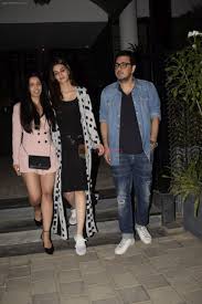 Kriti Sanon Dinesh Vijan Spotted At Soho House In Juhu On 25th Nov 2018 Kriti Sanon Bollywood Photos B.tech in electronics and telecommunication.