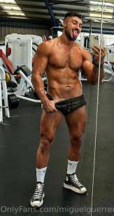 Vídeo do do Ex-jogador Miguel Guerrero mostrando a pica grande e gozando -  Fotos de Pênis