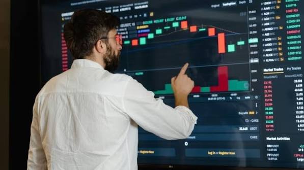 MarketToday | Sensex slips, Nifty settles higher; Tata stocks gain after N Chandrasekaran reappointment http://ow.ly/KmWn106ETer