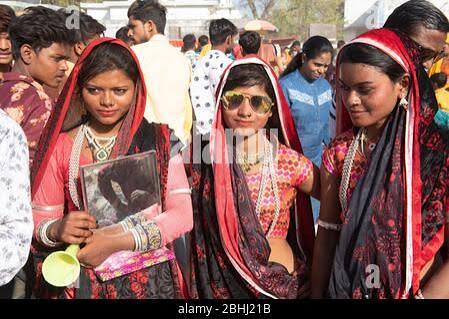 Jhabua / India 8 March 2020 Indian bhil tribal family posing for Portraits in front of camera during Bhagoria Festival at Jhabua districts Madhya Pra Stock Photo - Alamy