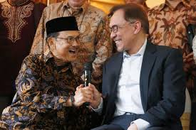 Born in malaysia in august 1947, anwar ibrahim was heavily influenced, from an early age, by the teachings of sayyid qutb and maulana. Politician Anwar Ibrahim Lauds Malaysian Reform Movement Arab News