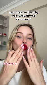 Kırmızı Ruj: MAC Russian Red ve Ruby Woo Karşılaştırması