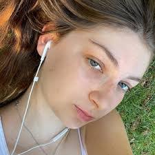 Olivia Estes's Instagram, Twitter & Facebook