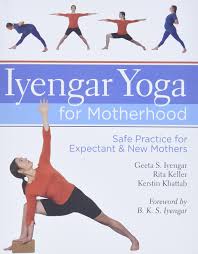 Alle übungen können aber auch ohne oder mit ähnlichen hilfsmitteln ausgeführt werden. Iyengar G Iyengar Yoga For Motherhood Iyengar Geeta S Keller Rita Khattab Kerstine Ketz Dominik Amazon De Bucher