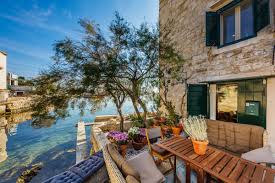 Simple Luxury Villas For Rent Villas To Rent Watercastle House Croatia Villas Luxury Villa Boutique Homes