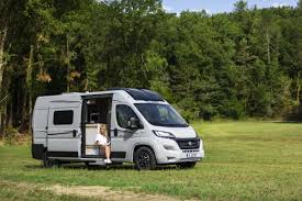 Fourgons Et Vans Font Vendome Tout Ce Qui Change Avec La Collection 2021 Fourgon Vehicule Recreatif Vans