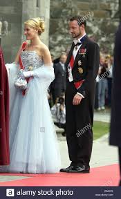 Am 13.07 wurden die paare. Dpa Kronprinzessin Mette Marit Und Kronprinz Haakon Von Norwegen Lassen Die Nidaros Kathedrale Nidarosdomen Nach Der Trauung In Trondheim Norwegen 24 Mai 2002 Prinz Haakon Schwester 30 Jahre Alte Prinzessin Maertha Louise