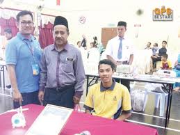 Hanya menggunakan bahan terbuang, seorang pemuda menghasilkan basikal kayu. Pelajar Pendidikan Khas Muncul Juara Pertandingan Reka Cipta Bahan Terbuang Peringkat Negeri Kedah Berita Gps Bestari