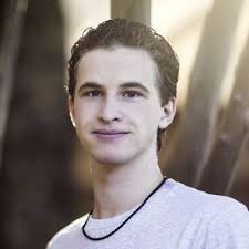 I'm proud to have been selected as one of the top 100 Maven mentors and to  have the opportunity to study Product-led Growth in B2B with Leah Tharin.