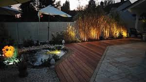 Teich Auf Mediterraner Terrasse Holz Und Travertin Mediterrane Terrasse Terrasse Holz Terrasse