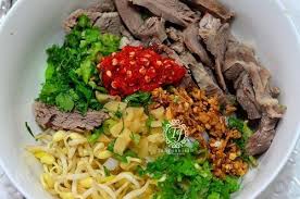 Mee goreng mamak menjadi kegemaran kerana ianya penuh dengan inti seperti telur dan juga kuih. Resepi Mee Bodoh Pawtaste Com