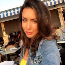 Edith Labelle's Instagram, Twitter & Facebook