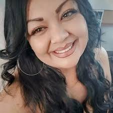 STRONG AND FREE Vol. 1: Stories of women who are living their dream after  breaking up with society's expectations