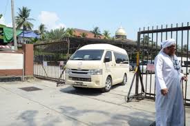 Linia ampang și linia sri petaling au fost inițial cunoscute sub numele de star lrt (prescurtare pentru sistemul de tranzit aliran ringan , care aceasta a extins capătul liniei sri petaling de la sri petaling la putra heights. Kluster Masjid Seri Petaling Diisytihar Tamat Selepas Rekod Sifar Kes Semasa Mstar