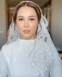 So please sit back, relax, and enjoy these 13 adorable reactions from the wedding dress challenge that are completely and utterly wholesome. See Emma Maembong Zahirah Macwilson S Dreamy Wedding Looks The Star