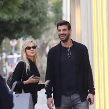 Για πολλούς, η βίκυ κάβουρα είναι η πιο σέξι ηθοποιός της γενιάς της. Biky Kaboyra Giwrgos Biggos Aytos Einai O Logos Poy Celebrities Eidhseis