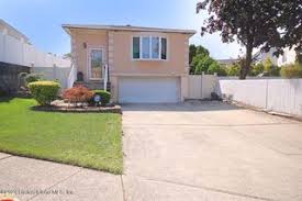 26 Edwin St, Staten Island, NY 10312