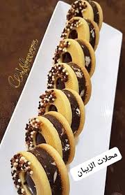 Pin By Warda On بار In 2020 Desserts Food Doughnut