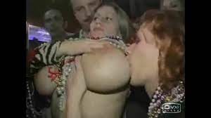 Busty girl shows boobs at Mardi Gras - XVIDEOS.COM