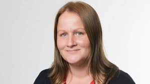 S-kvinna tvingades sitta i ett separat rum