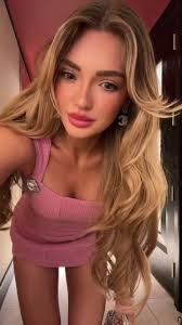 Jacqueline Ring's Instagram, Twitter & Facebook