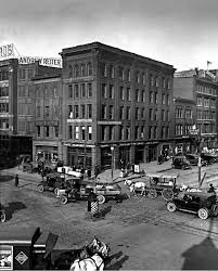 Http Mdhsphotographs Tumblr Com Street Scene Showing Horse Drawn Wagons Cars And Policeman Regulat Baltimore City Historic Baltimore Chesapeake Bay Bridge