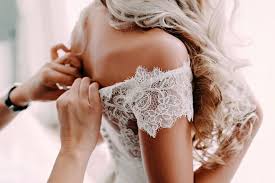 Sie können zwischen langen oder kurzen brautkleidern, strandhochzeitskleidern, brautkleidern in übergrößen. Brautkleider Trends Fur 2020 Brigitte De