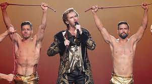 Dois cantores perseguem o sonho de se tornarem estrelas da pop numa competição internacional, onde a pressão, os rivais e outras peripécias vão pôr à prova os seus laços. Eurovision Song Contest The Story Of Fire Saga 2020 Review Casey S Movie Mania