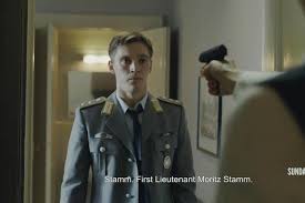 Der junge spion martin rauch wird vom ostdeutschen geheimdienst, der hva, in den westen entsandt, um die militärischen pläne der nato aufzudecken. Watch A Clip From Sundance Tv S Spy Thriller Deutschland 83 Exclusive Wsj