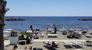 Estate 2020 Scatta Il Caro Vacanze Traghetti Aerei E Case Costano Il 20 In Piu