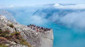 Make the climb up to the imposing ledge and marvel at the view over lysefjord. Norwegen Wie Der Preikestolen Unter Den Touristenmassen Achzt Der Spiegel