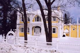 10 Reasons To Visit Kennebunkport Right Now Wedding Cake House Kennebunkport Kennebunkport Maine