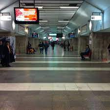 „era însoţită de un bărbat în vârstă de 40 de ani… Photos At Metrou M1 M3 Dristor 1 Metro Station In Balta AlbÄƒ