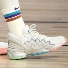 Issue #2, donovan mitchell, performance test photo by albi quito (2020) ray here, with my fifth review on the kickz blog and this time i am taking a look at donovan mitchell's second signature sneaker. What Pros Wear Donovan Mitchell S Adidas D O N Issue 2 Shoes What Pros Wear