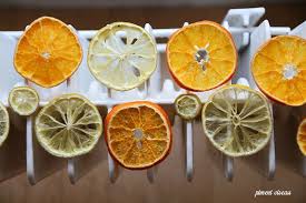 Agrumes Seches Pour Le Sapin De Noel Diy Dried Oranges For Your Christmas Tree Noel Deco Noel Sapin Et Decoration Noel