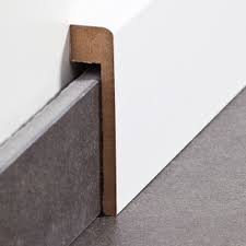 Balkon fliesen verlegen inspirierend balkonfliesen holz. Sbs720801365 Sudbrock Sockelleisten Mdf Weiss Abdeckleiste Mit Fliesen 4 30