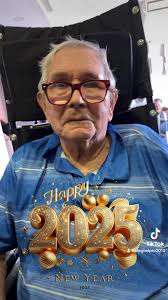 Feliz Año 2025!!! Brindamos por el amor, la risa y un año lleno de  felicidad. Les deseamos paz, salud y felicidad en el nuevo año.