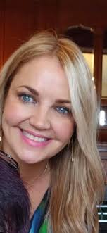 An somebody please move half my friends head from pic please ( although I  love her) ❤️