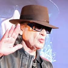 Listen to udo lindenberg | soundcloud is an audio platform that lets you listen to what you love and share the sounds you create. Udo Lindenberg Mit Emotionalem Coronavirus Appell People