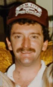 Robert Riel's Instagram, Twitter & Facebook