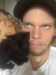 What are some middle name suggestions for a cat named Cosmo?