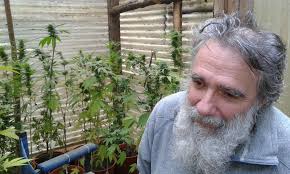 Cannabis Medicinal. "La Ley es una mierda, pero tenemos un pie adentro",  dijo Iktami Devaux