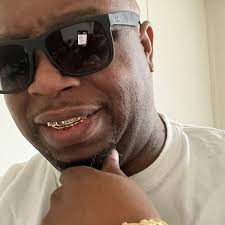 👤 Becky sent you a private message 5 minutes ago "Where are you from?"